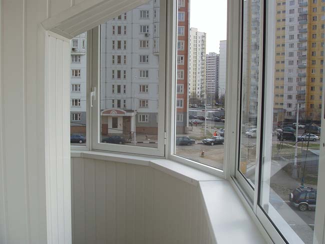 Закругленное радиусное остекление полукруглого балкона и лоджии Сергиев Посад