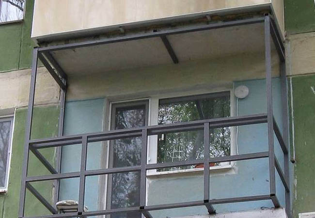 Альтернативное остекление балкона оргстеклом вместо стекла Сергиев Посад