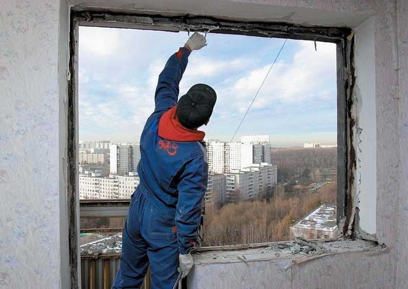 Демонтаж старого остекления балкона Сергиев Посад
