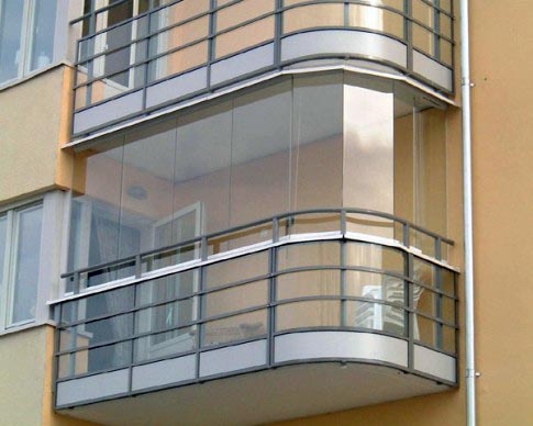 Сплошное безрамное остекление балкона без рам Сергиев Посад